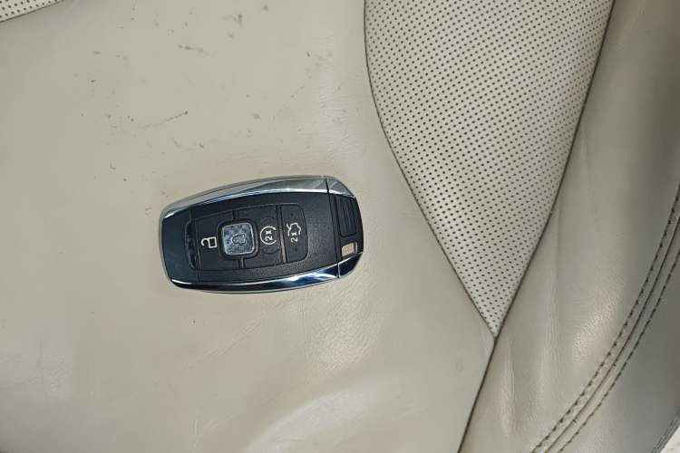 Used Lincoln Nautilus 2019 2.0T Two-Wheel Drive Luxury Edition China VI Standard
