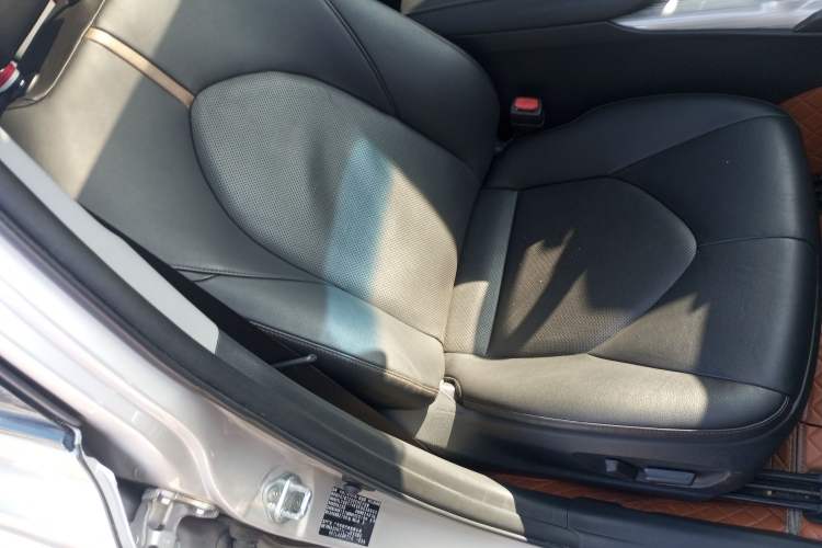 Used Toyota Camry 2019 Dual-Engine 2.5 HG Luxury Edition China VI Standard
