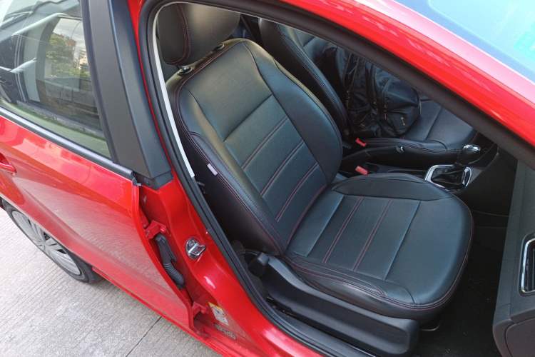 Used Volkswagen Polo 2016 1.6L Automatic Comfort Model
