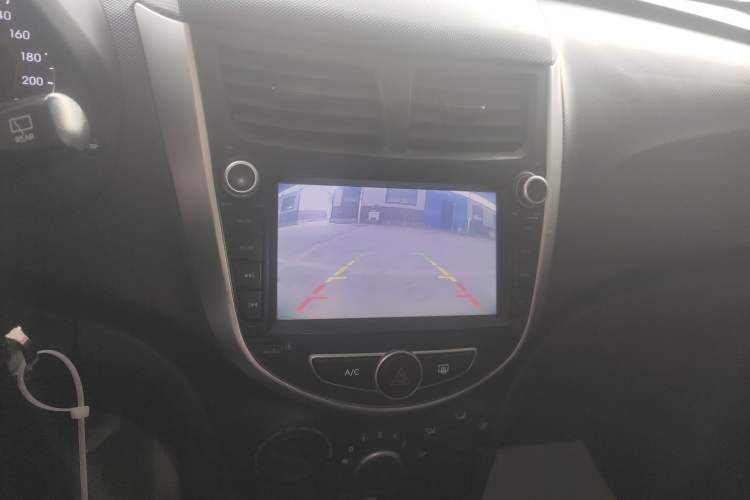 Used Hyundai Verna Ray 2014 1.4L Automatic GLX
