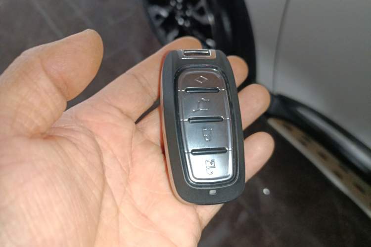 Used Mitsubishi Outlander 2019 2.4L 4x4 Zhi Xiang Edition 5 Seats China VI Standard
