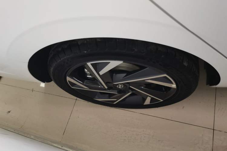 Used Hyundai Elantra 2023 1.5L CVT LUX Prestige Edition
