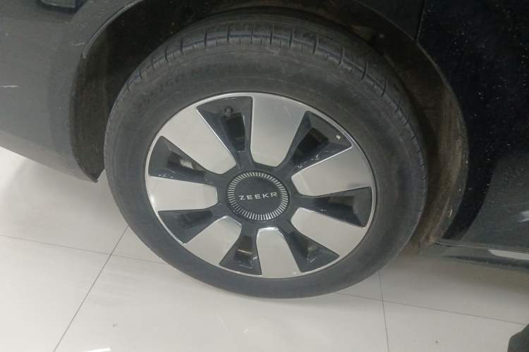 Used Zeekr 009 2024 7-Seater Walk-Through Version Four-Wheel Drive 108 kWh
