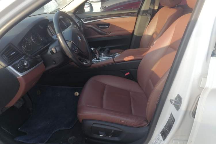 Used BMW 5 Series 2014 525Li Leading Model
