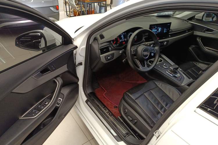 Used Audi A4L 2017 40 TFSI Ambition Edition
