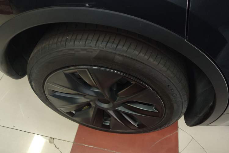 Used Tesla Model Y 2024 Long-Range All-Wheel-Drive Version