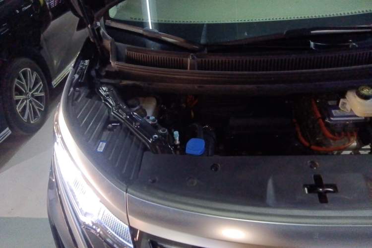 Used Denza D9 2022 DM-i 1040 Prestige Model
