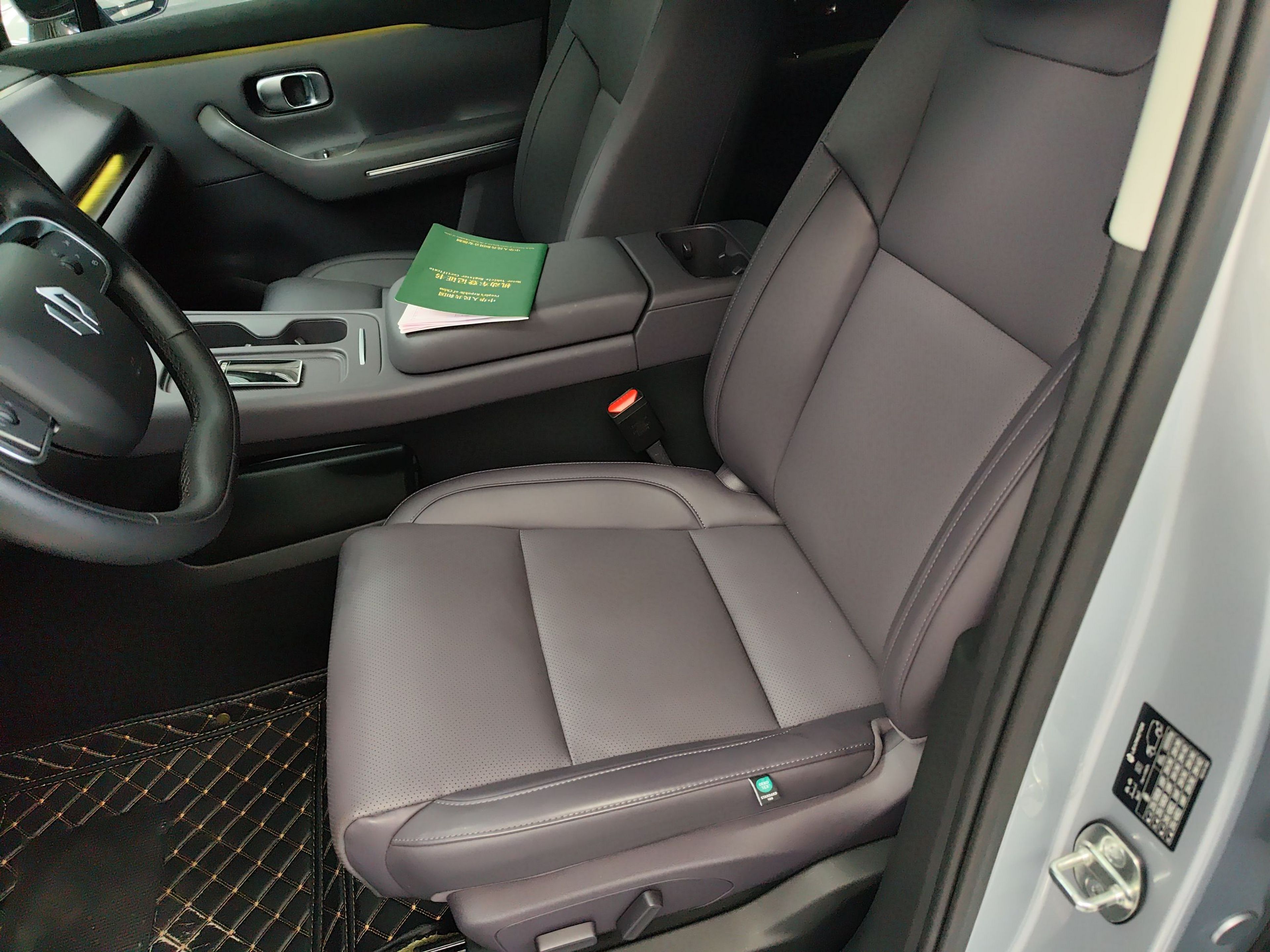 Переднее сиденье в автомобиле