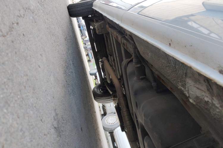 Used SAIC MAXUS Xintu V80 2021 2.0T Manual Classic Aoyuntong 127 PS Mid-axle Mid-roof 6/7/8/9-Seater
