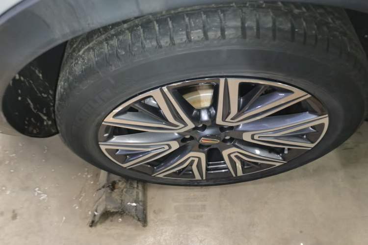 Used Hongqi HS5 2022 Facelifted Version 2.0T Smart Connect Flagship All-Wheel-Drive Edition
