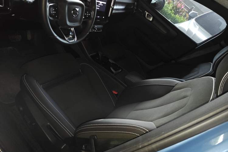 Used Volvo C40 2024 Long-Range PRO Version
