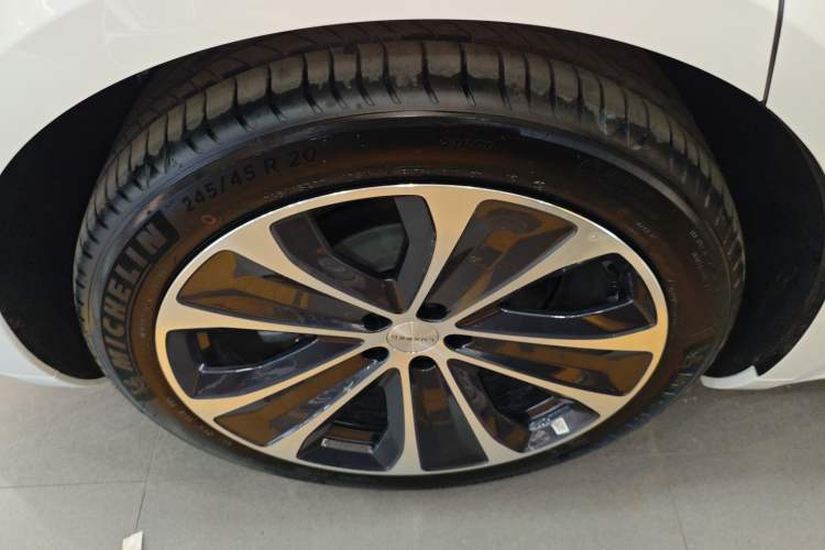 Used Hima Luxeed S7 2024 Pro Model
