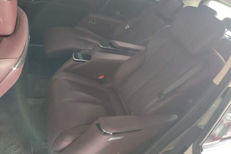 Used Buick Century 2023 2.0T Seven-Seater Yinshi Edition
