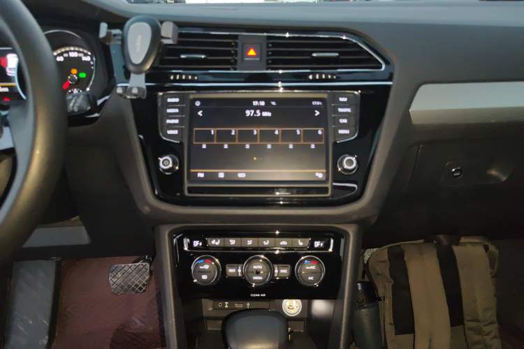 Used Volkswagen Tiguan L 2017 380TSI Automatic All-Wheel-Drive Luxury Edition
