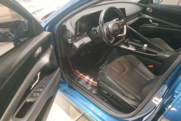 Used Hyundai Elantra 2021 1.5L CVT LUX Prestige Edition
