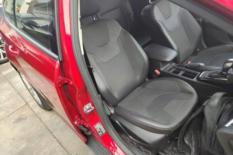 Used Ford Focus 2015 Hatchback 1.6L Automatic Fashion Edition
