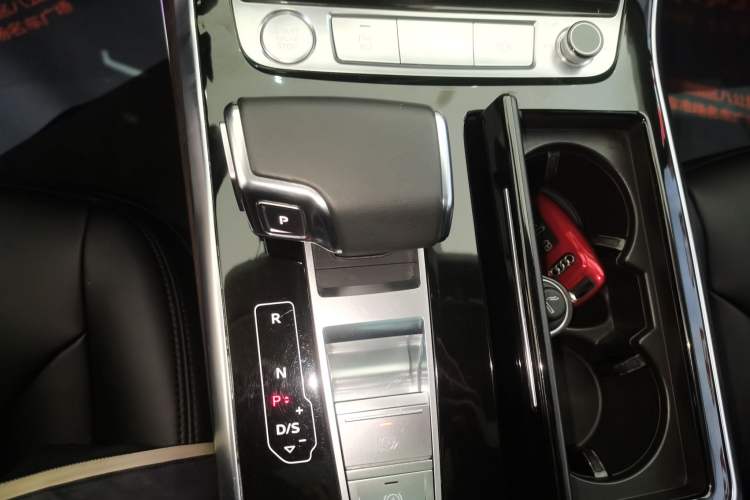 Used Audi Q7 2020 55 TFSI quattro S line sports model
