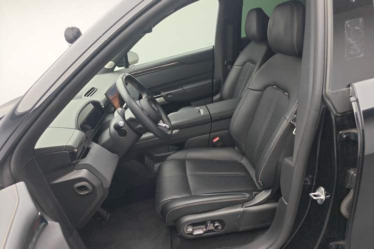 Used Zeekr 7X 2025 100 kWh Long-Range Rear-Wheel Drive with Intelligent Driving Features
