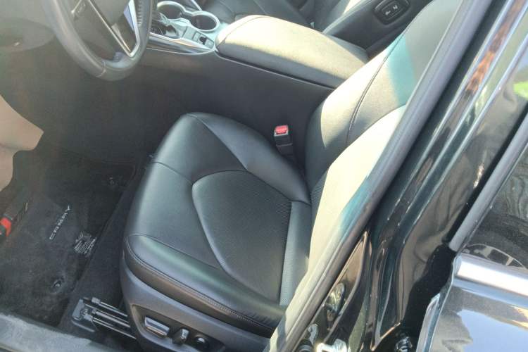 Used Toyota Camry 2021 2.0G Luxury Edition
