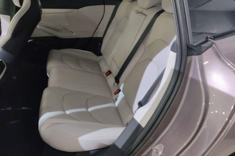 Used  SU7 2024 Rear-Drive Long-Range Intelligent Driving Version
