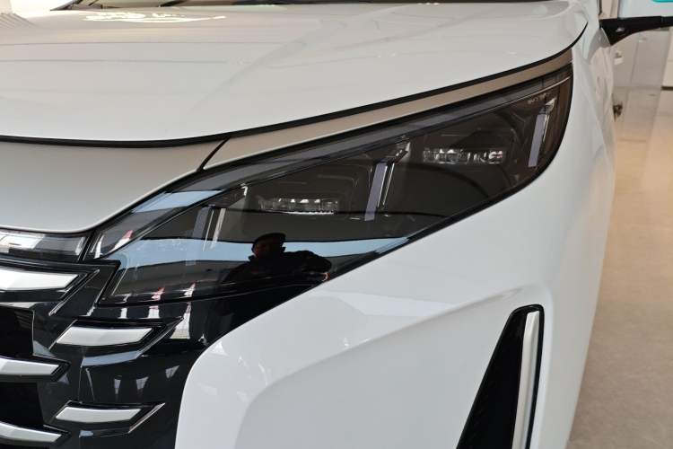 Used BYD Xia 2025 DM-i 1.5T 180km Excellence Model
