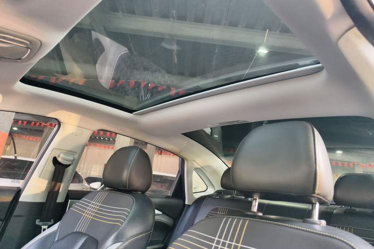 Used Roewe i6 MAX 2020 300TGI Automatic Cool & Stylish Skyroof Edition
