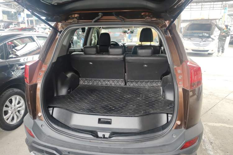 Used Toyota RAV4 2015 2.0L CVT Two-Wheel Drive Fashion Edition