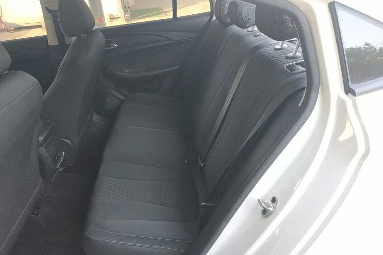 Used Roewe i5 2020 1.5L Manual 4G Connect Luxury Edition
