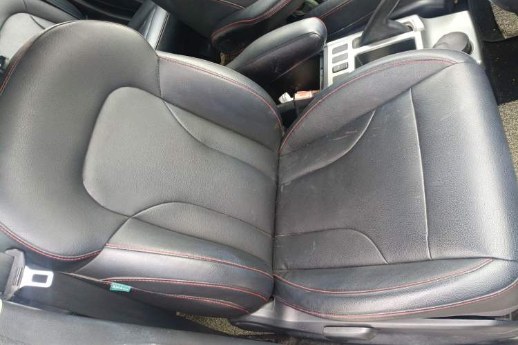 Used Haval H6 2013 Upgraded Model 2.4L Automatic Two-Wheel Drive Elite Version