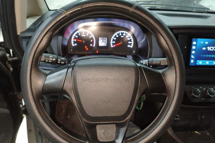 Used FORTHING Lingzhi 2023 M5L 1.6L Base Model 7 Seats
