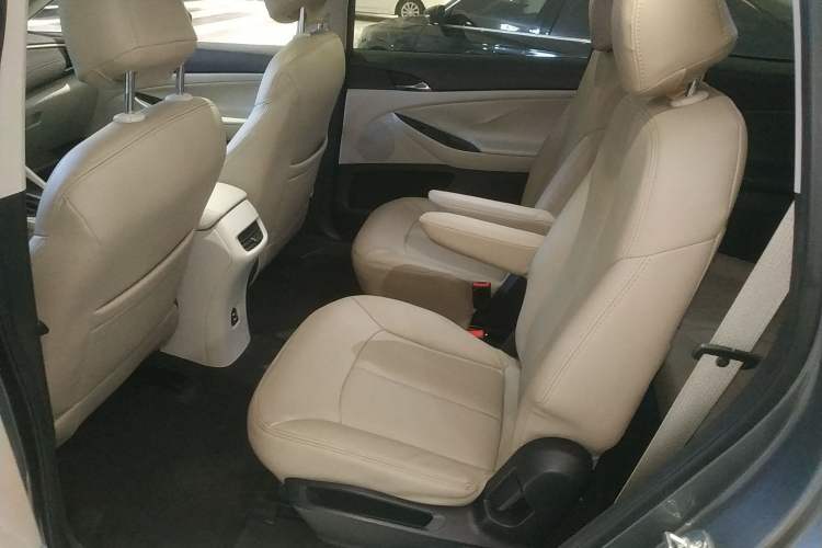 Used Buick GL6 2018 18T 6-Seater Elite Model
