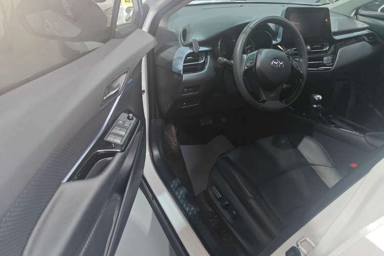 Used Toyota IZOA 2021 2.0L Yichi Version