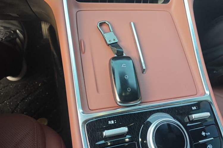 Used  L6 2025 EM-i 60km Launch Edition