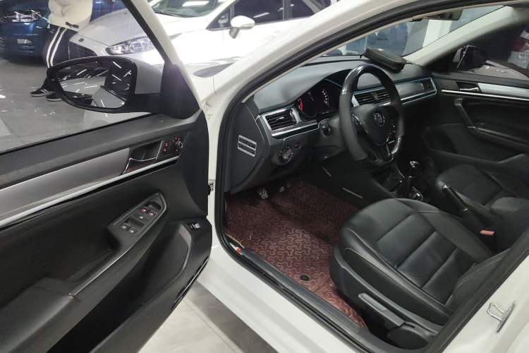 Used Volkswagen Bora 2016 1.6L manual Comfort trim level
