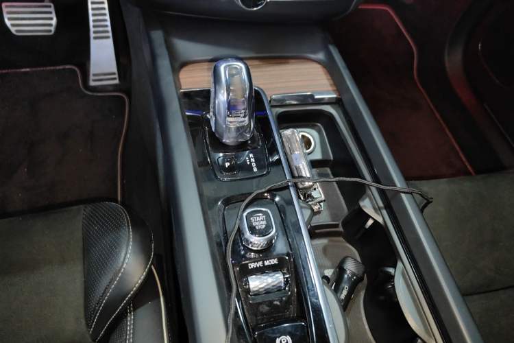 Used Volvo XC60 New Energy 2019 T8 E-Drive Hybrid Intelligent Luxury Sport Edition China V Standard