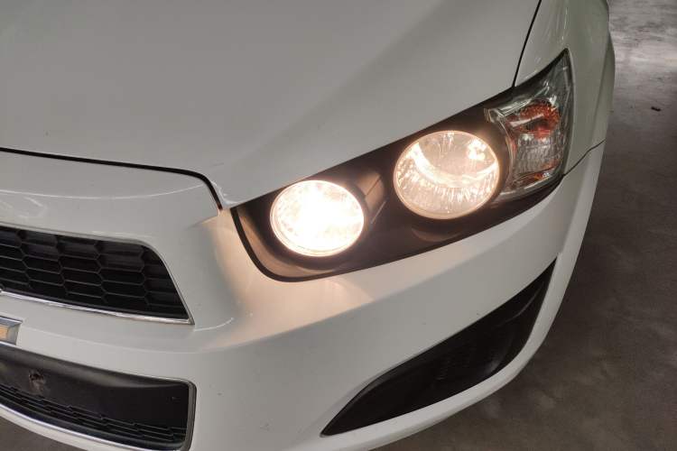 Used Chevrolet Aveo Sonic 2011 Sedan 1.4L MT SL
