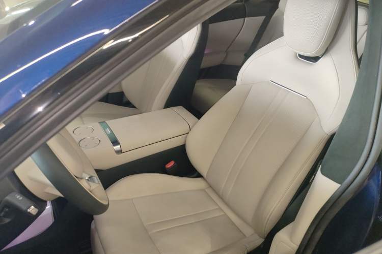 Used  YU7 2025 Ultra-Long Range High-Performance All-Wheel-Drive Max Edition
