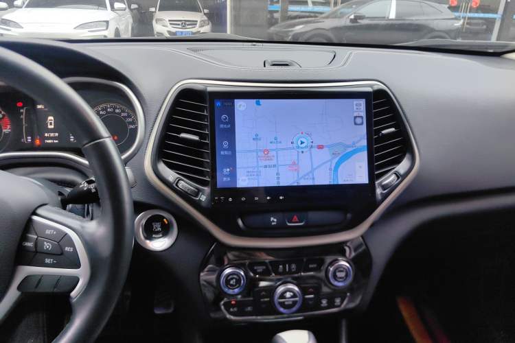 Used  Cherokee 2016 2.4L Leading Edition