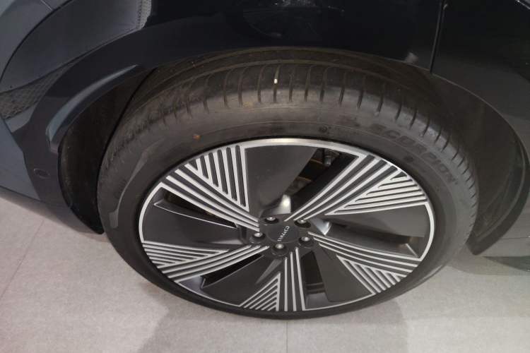 Used Lynk & Co 08 EM-P 2025 220 km All-Wheel-Drive Performance Halo