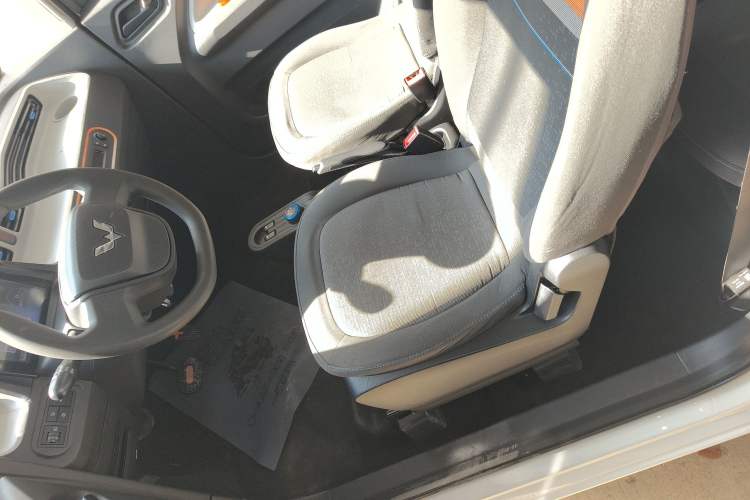 Used Wuling Hongguang MINIEV 2021 Macaron Sandwich Model 170 km Lithium Iron Phosphate