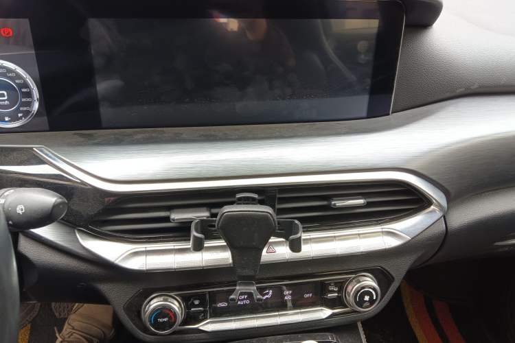 Used Bestune T77 2019 230 TID Automatic Prestige Version China V Emission Standard