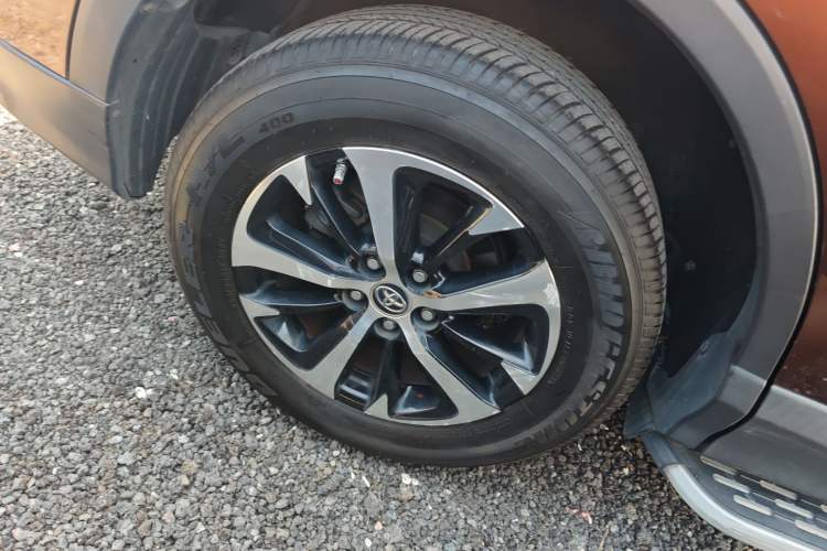 Used Toyota RAV4 2016 2.0L CVT Two-Wheel Drive Fashion Edition China V Standard
