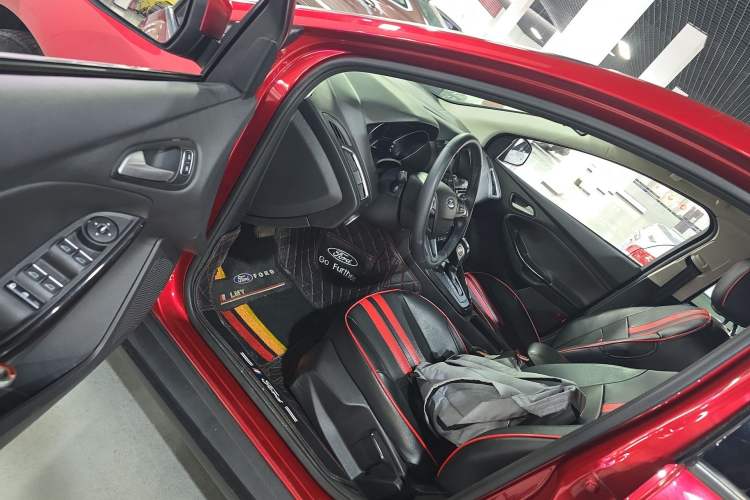 Used Ford Focus 2017 Hatchback 1.6L Automatic Fashion Edition Smart Drive Version
