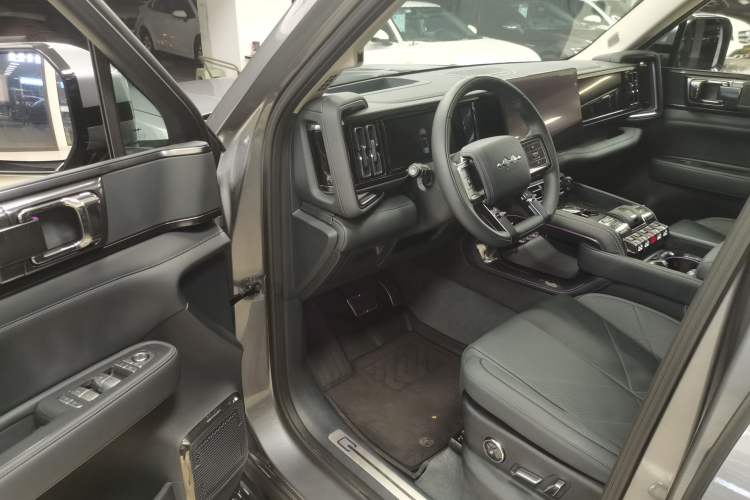 Used  Leopard 5 2023 Navigator Edition