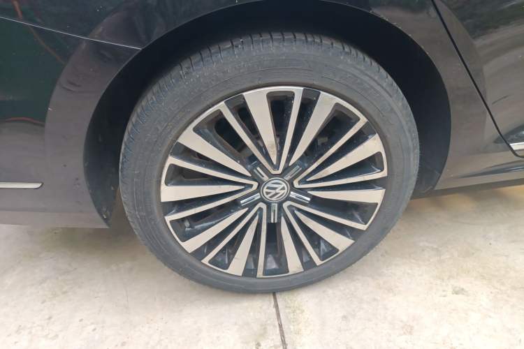 Used Volkswagen Passat 2019 330TSI Luxury Edition China VI Standard
