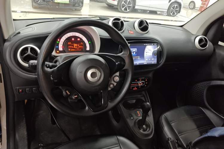 Used  fortwo 2018 1.0L 52kW Hardtop Dynamic Version China V