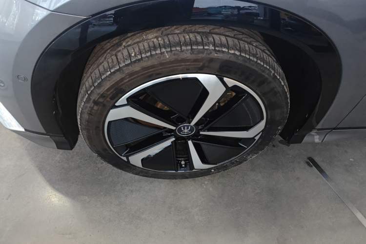 Used BYD Song L EV 2025 Intelligent Driving Version 662 km LiDAR Excellence Edition
