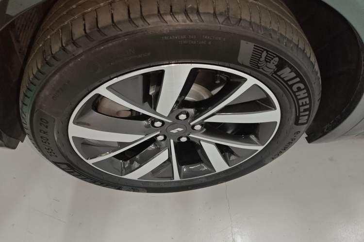 Used Li Auto L8 2023 Pro Model
