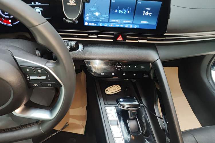 Used Hyundai Elantra 2021 1.5L CVT LUX Prestige Edition
