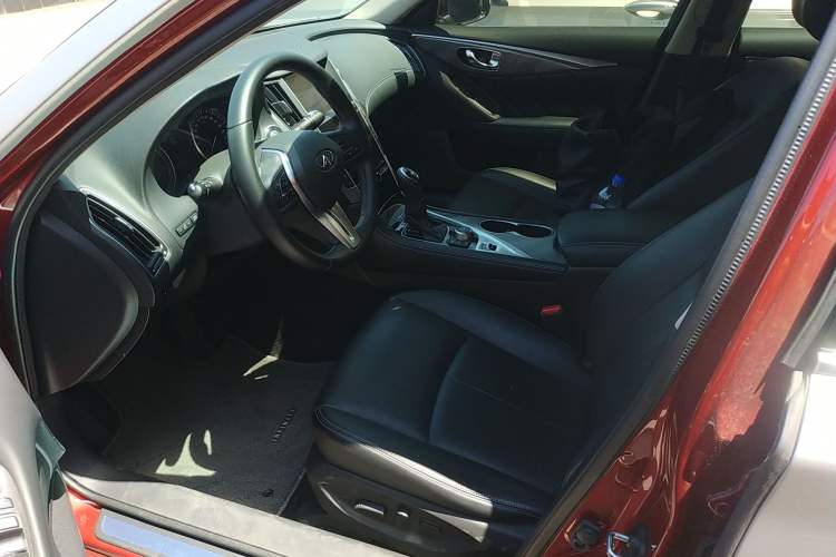 Used Infiniti Q50L 2018 2.0T Enjoyment Version China VI Standard
